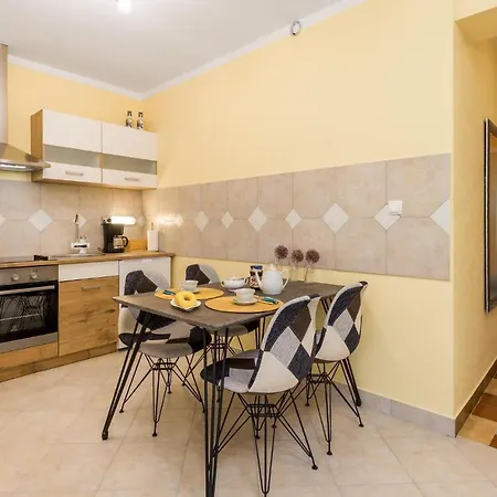 1 Bedroom Cozy In Pobri Apartamento *