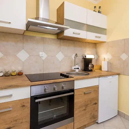 1 Bedroom Stunning In Pobri Lägenhet *