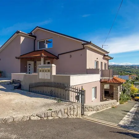 1 Bedroom Cozy In Pobri Apartament Volosko