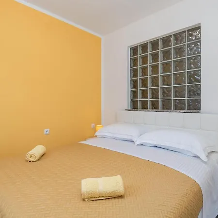 1 Bedroom Cozy In Pobri Apartament Volosko