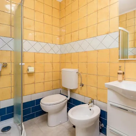1 Bedroom Stunning In Pobri Lägenhet